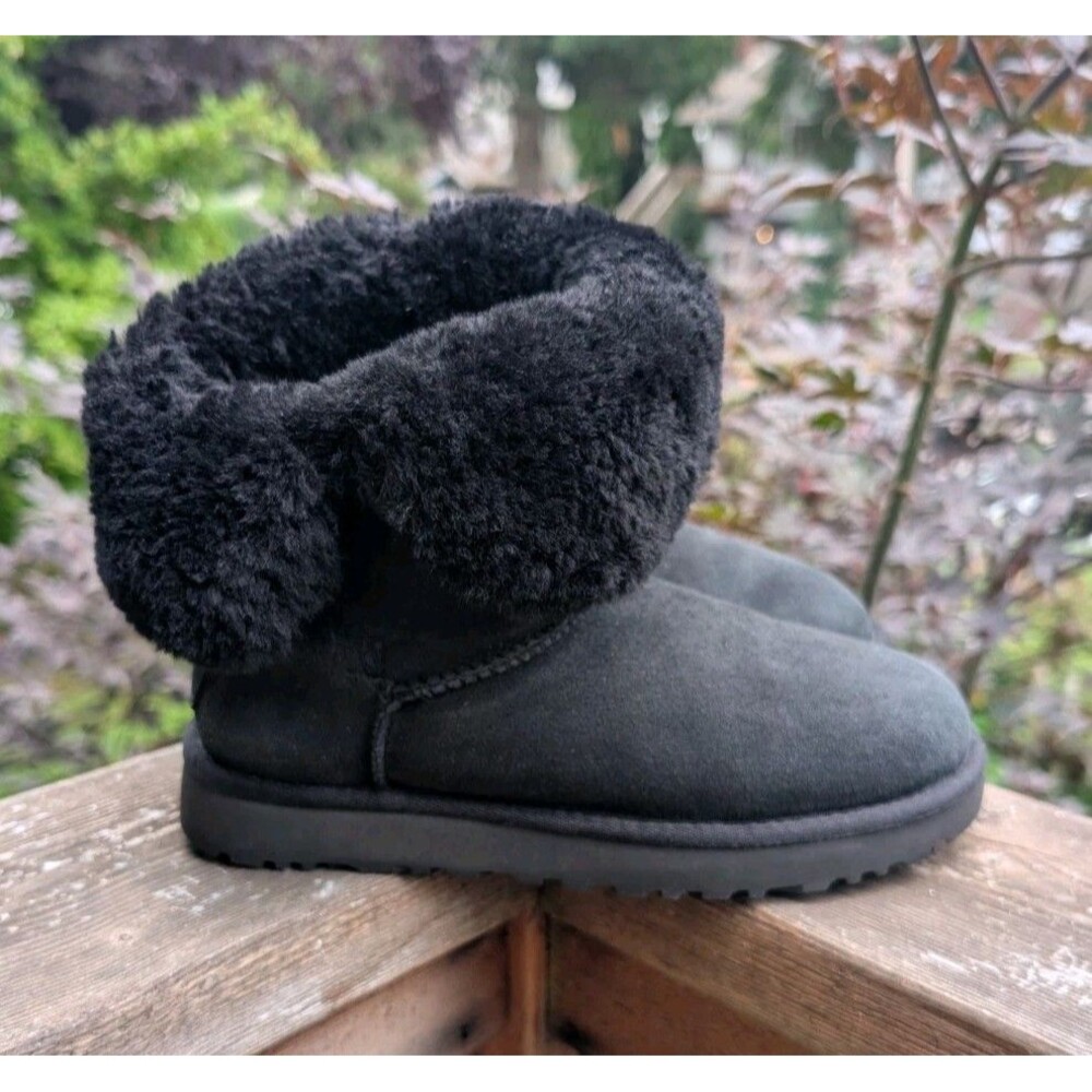UGG Bailey Button II Boots Women's 6 Black Wool Lined Pull On Preppy Shearling